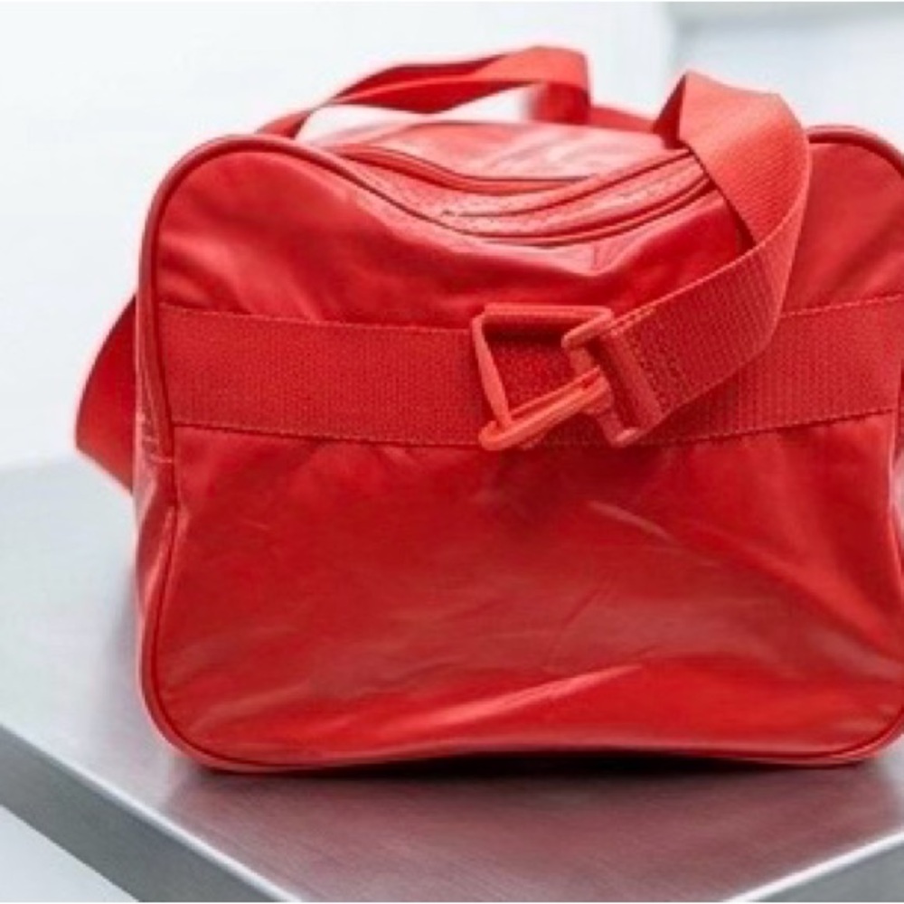 Vintage 80s PUMA Red Vinyl Duffle Bag Gym Travel Team Bag Retro RARE PVC - Picture 9 of 10